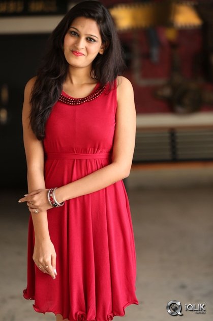 Swetha-Jadhav-at-London-Life-Movie-Press-Meet